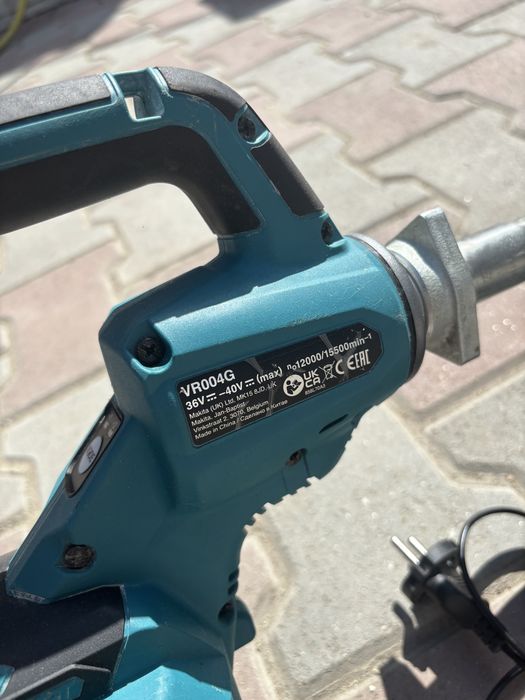 Vibrator beton makita VR004G