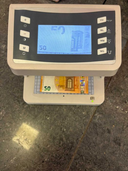 Инфрачервена машина за проверка на евробанкноти