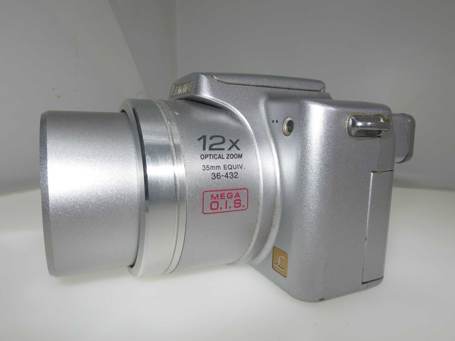 Panasonic Lumix DMC-FZ5 компактен фотоапарат с Leica ретро камера