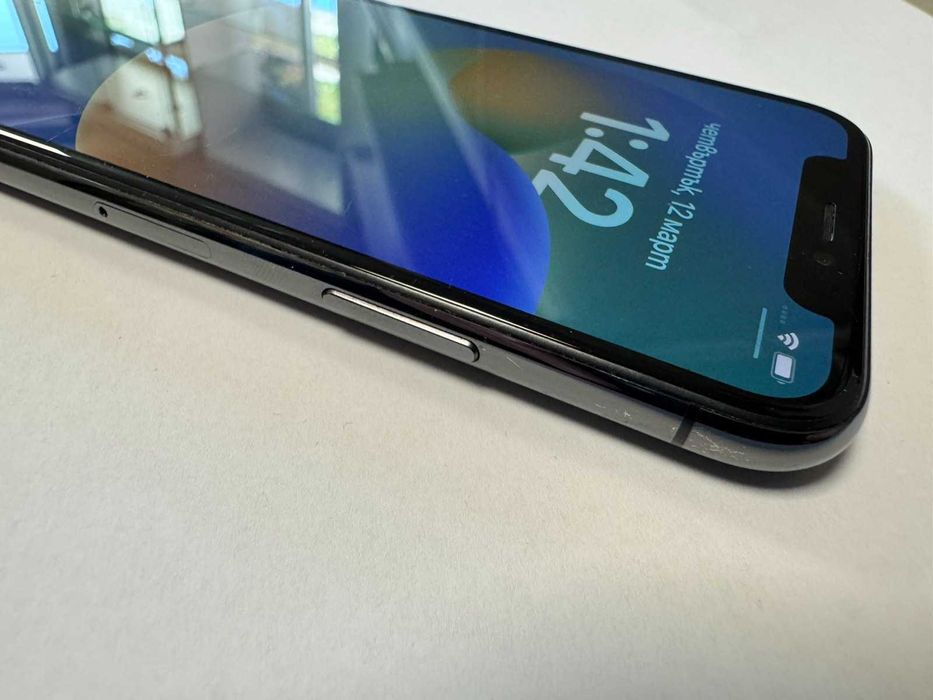 Iphone X 64GB battery health 86%