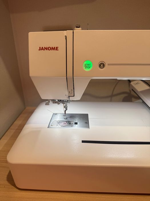 Продам вышивальную машину Janome Memory craft 550e