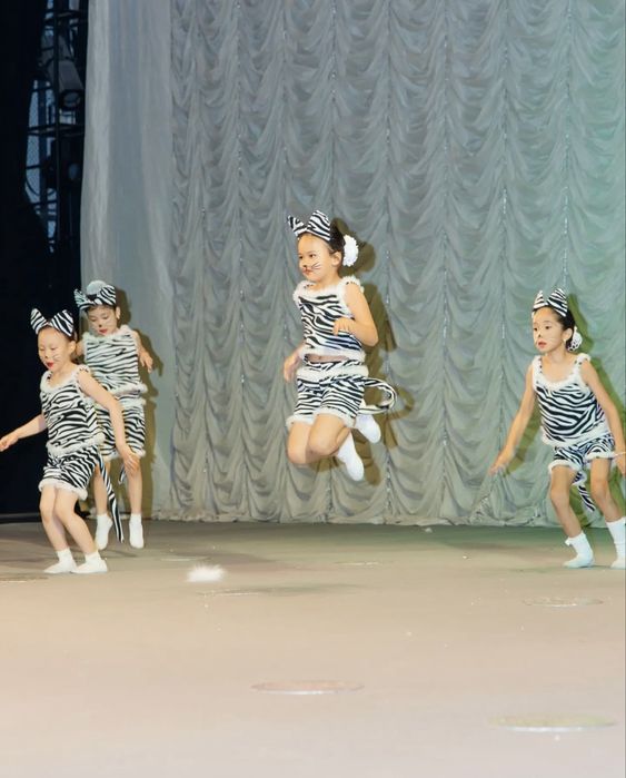 Продаются костюмы