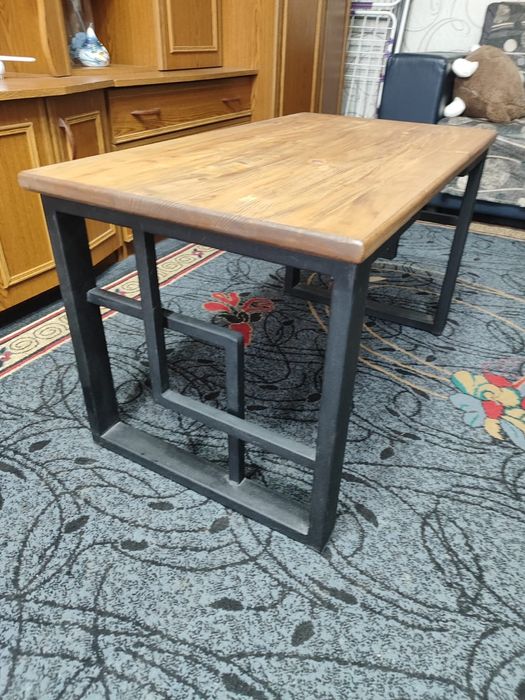 Продам столик ручной работы