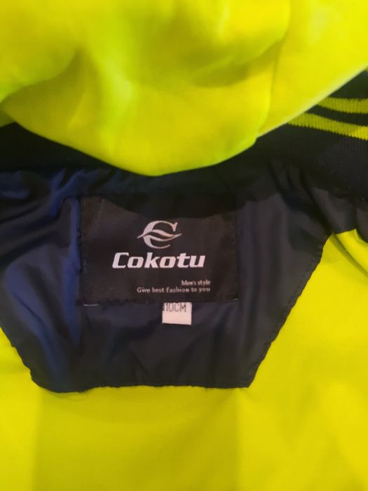 Продам осенью куртку на мальчика.