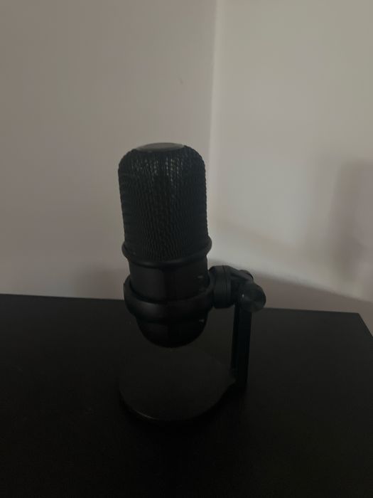 Microfon hyperx solocast include fir