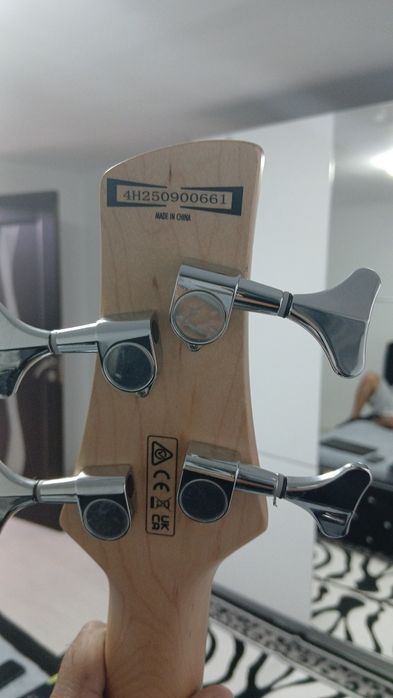 Chitară bas electrică din seria Gio by Ibanez