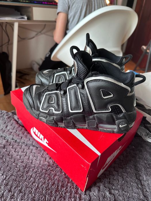 Vand adidasi negri Nike Air More Uptempo in stare buna, marimea 37,5
