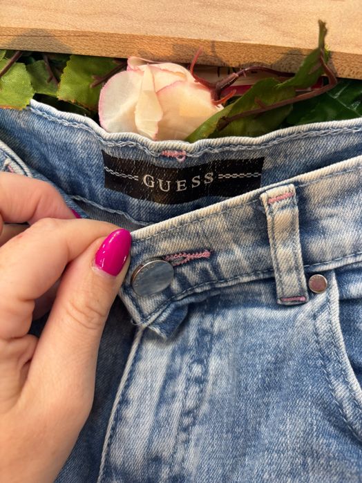 Дънки Guess с надпис