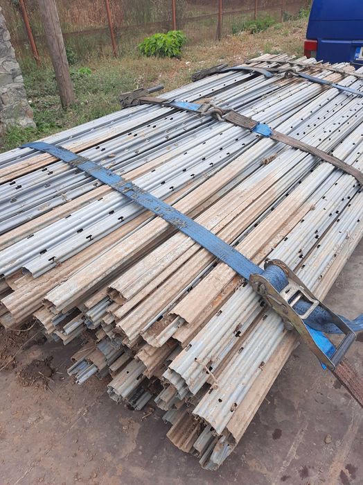 Vand stalpi metalici  galvanizati pt. Imprejmuiri si vita de vie