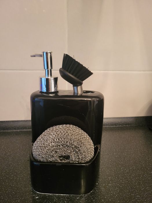 Подставка для щеток и средства