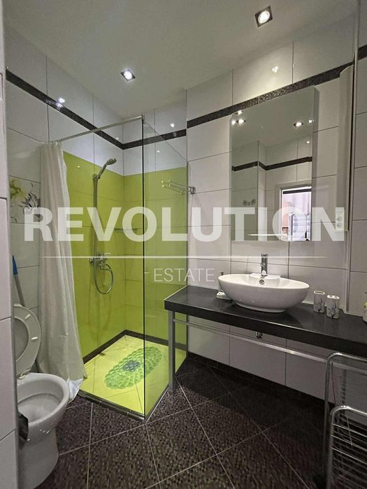 Тристаен апартамент в района на Бриз!