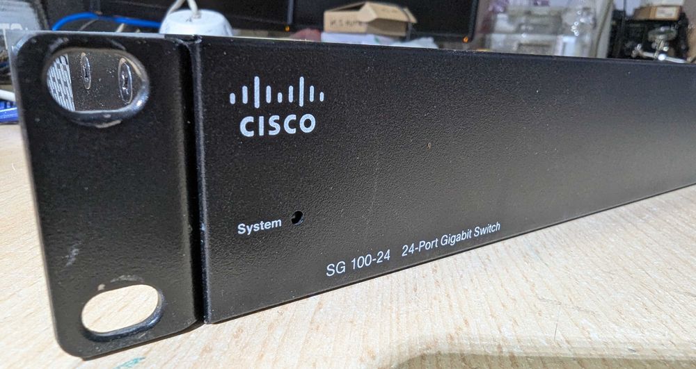 Switch Cisco SG100-24 24 porturi gigabit, 2x SFP