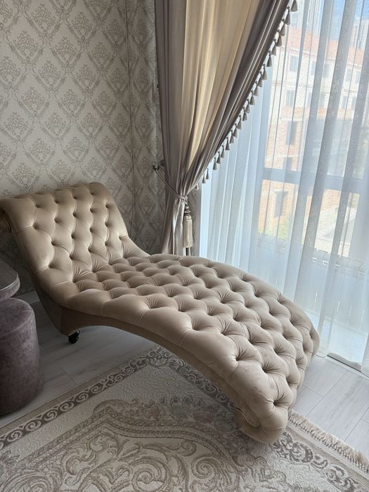 Кушетка в каретной стяжке