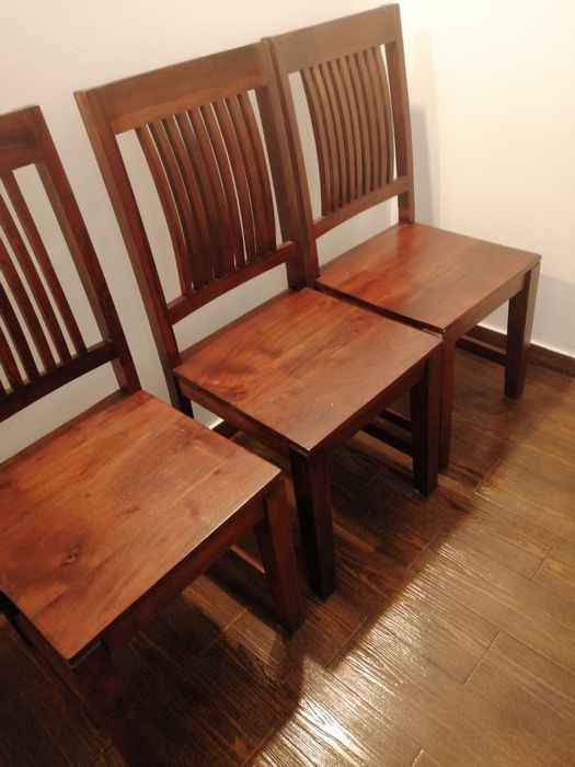 Mobilier living: scaune lemn masiv, 2 vitrine lemn masiv, bufet lemn,