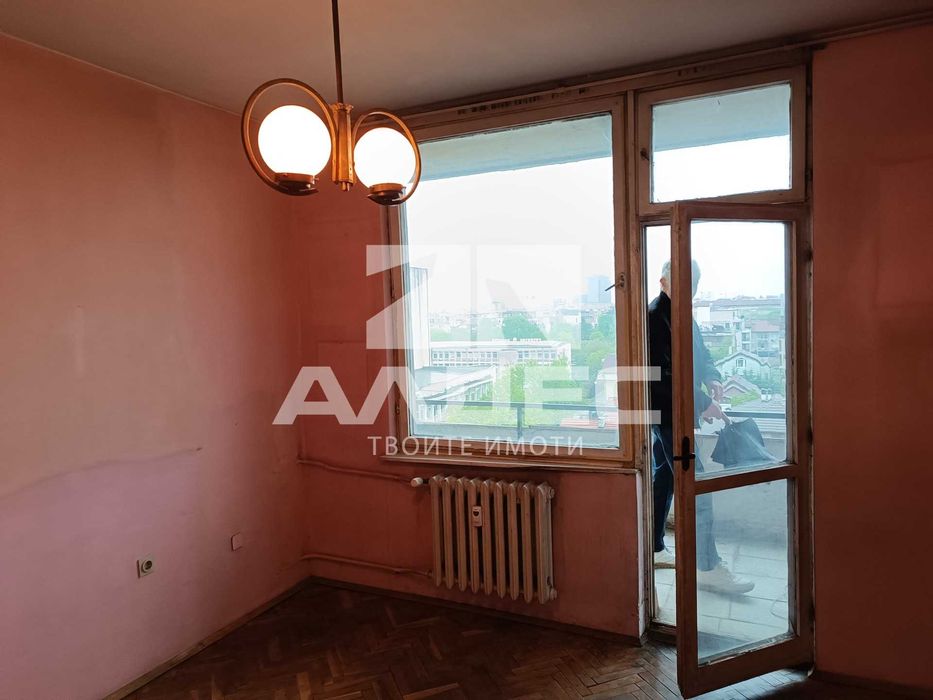 Продава се тристаен мезонет в кв. Бъкстон!