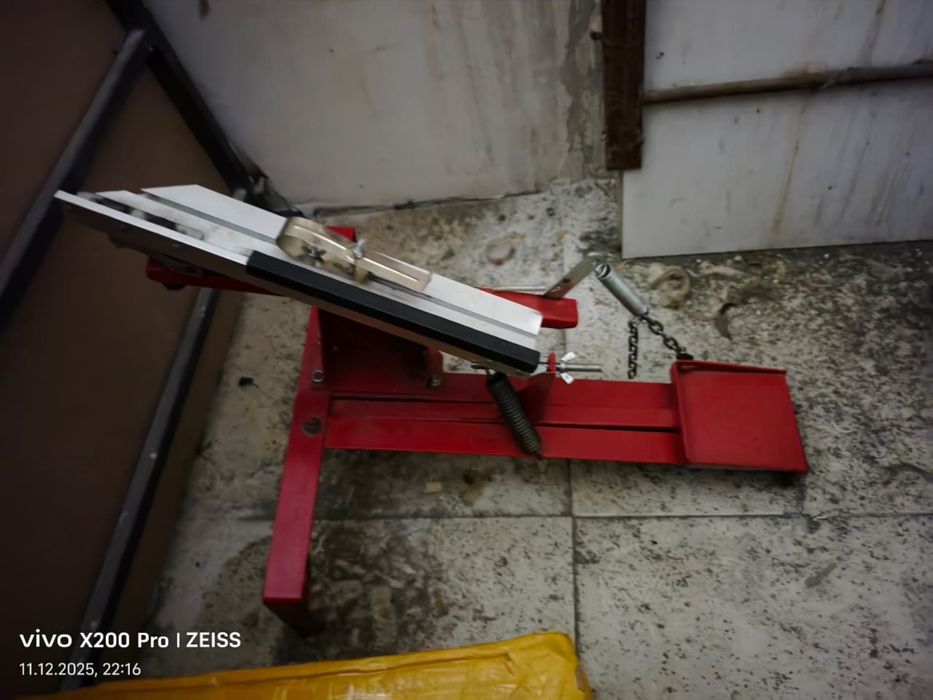 Метатель тарелок