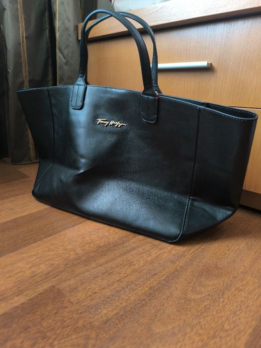 Дамска чанта тип торба Tommy Hilfiger