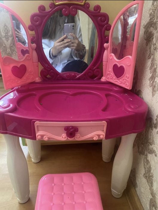 Детский туалетный столик