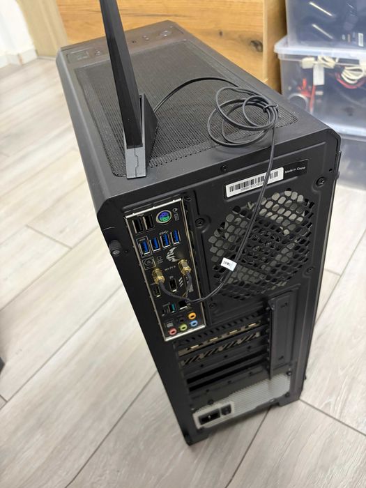 Gaming PC Ryzen 7 5700G + 32 GB Ram + RTX 4060 + Arctic Liquid Freezer II 240 + WIFI 6
