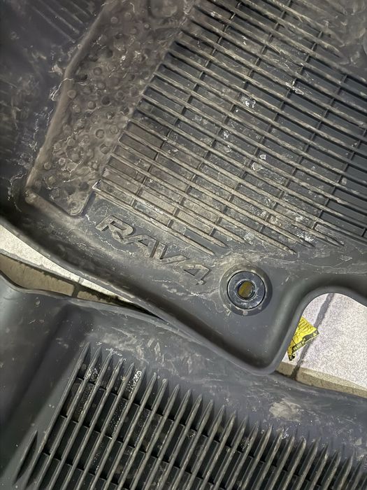 Коврик на авто (RAV4). Оригинал.