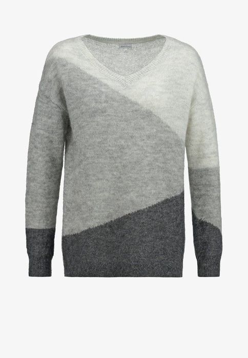 Вълнен пуловер в сиво PART TWO