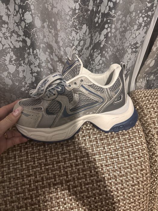 Продам кроссовки