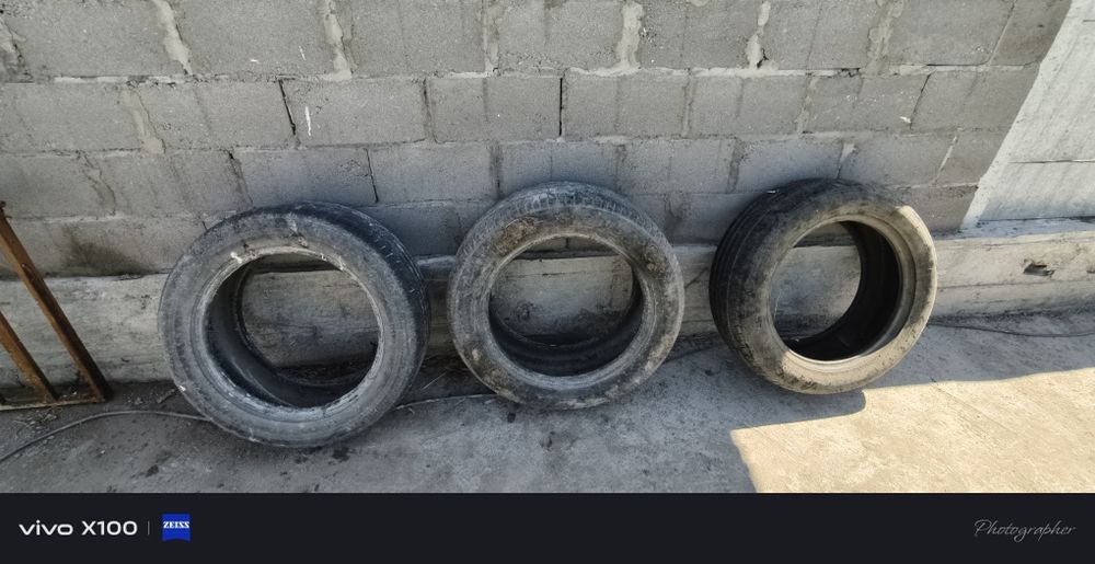 Продам покрышки для машины 3-штука один 245/55/R19
2- штука 255/55R19