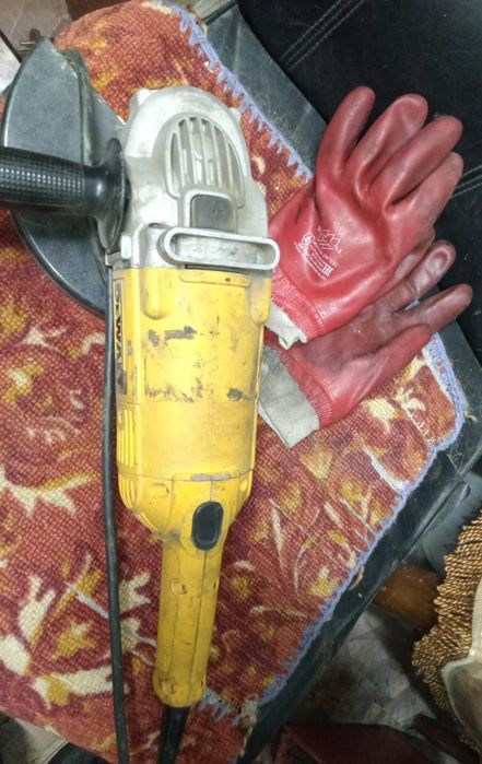 Большая болгарка дэвольт