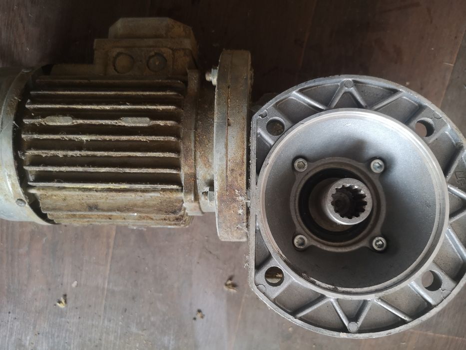 Мотор редуктор электрический