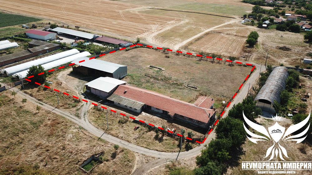 Продавам обор, краварник, склад 8110кв.м. и земя 580кв. с.Дълбок Извор