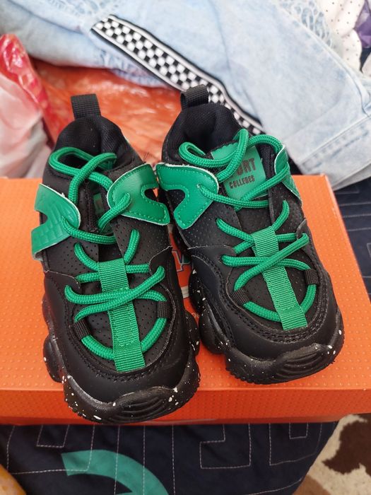 Продам обувь на мальчика.