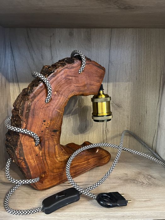 Настолна лампа.