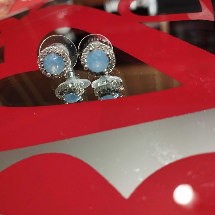 Сребристи обеци, обици с камъни , висящи,обеци на силиконов щифт