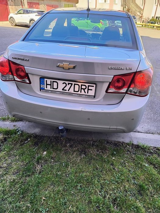 Vând Chevrolet Cruze LS 2010