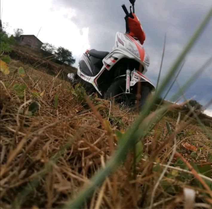 Продавам китаиски скутер 50 кубика цял или за части