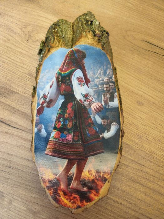 Ръчно изработени декоративни пана върху естествено дърво