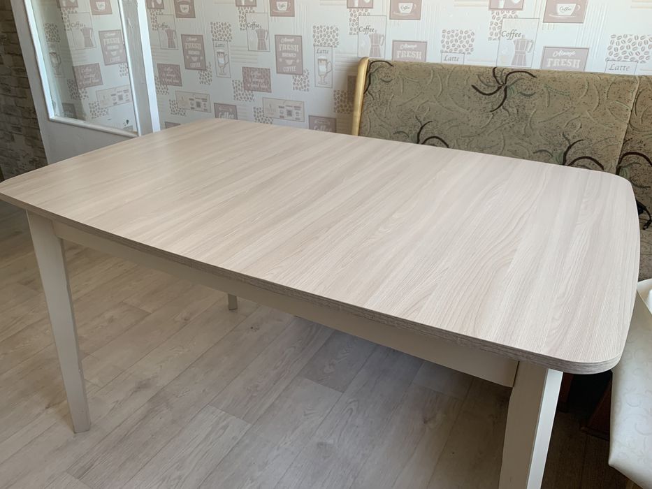 Продаю кухонный стол