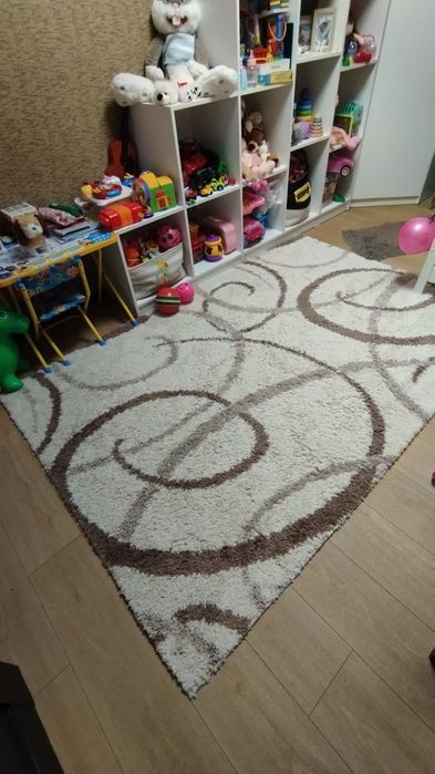 Продам Коврик в гостиную