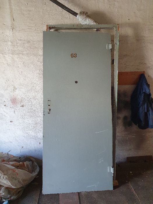 Продам б/У дверь 210×88