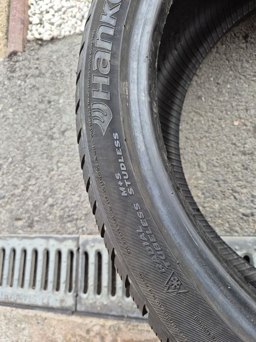 Vând cauciucuri 225/40/18 M+S 2 buc //Runflat//