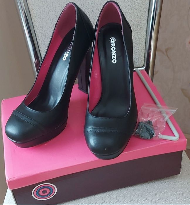 Туфли женские. Цвета и размеры разные