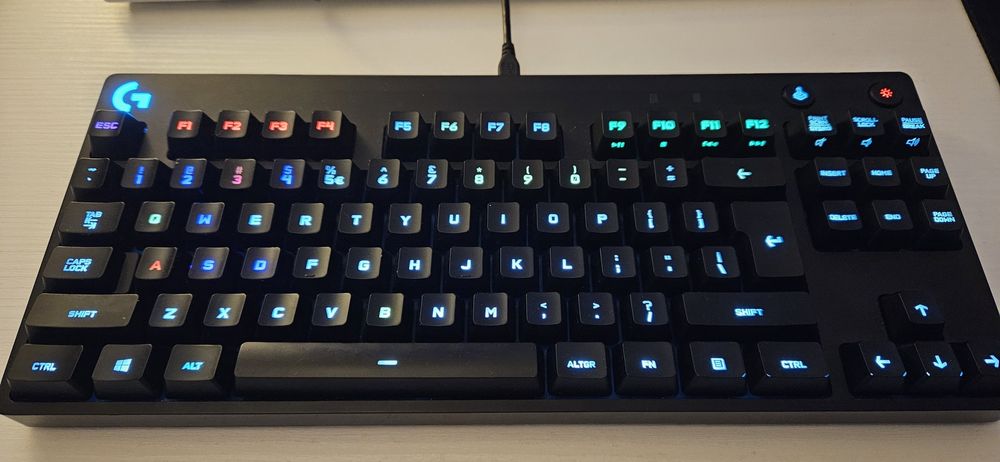 Tastatura mecanica Logitech G Pro iluminata RGB