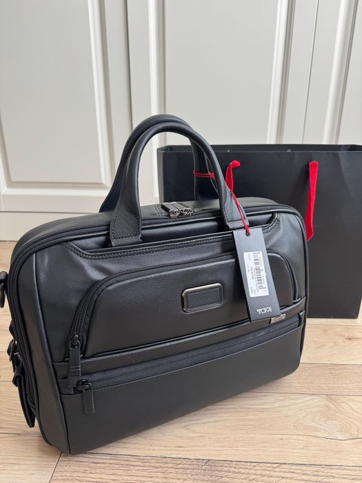 Продается новый кожаный портфель Tumi