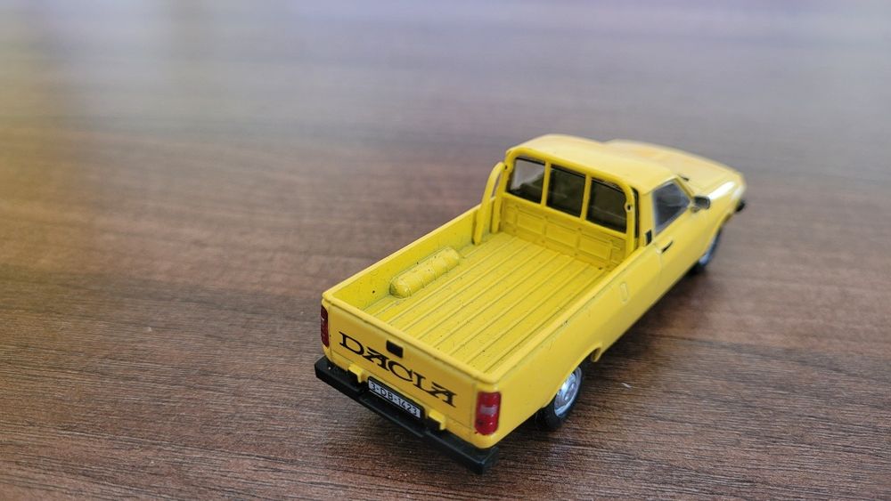 Vand macheta auto 1/43 Dacia 1304 Pick Up de la Deagostini
