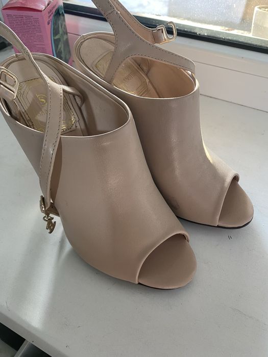 Босоножки летние. Бежевые