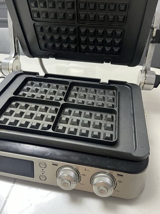 Продается грильница Delonghi