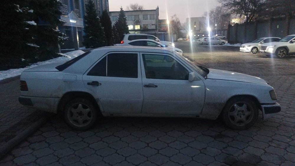 Mercedes-benz E200 Мерседес 900.000