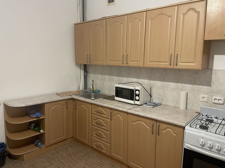 Продам кухоный гарнитур самовывоз 19мкр