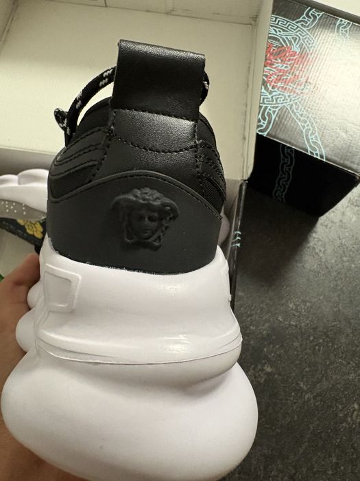 Versace chain reaction