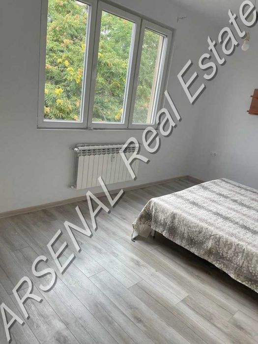 Дава се под наем Тристаен апартамент в София, Център - 80 кв.м за 950 € - Снимка #1